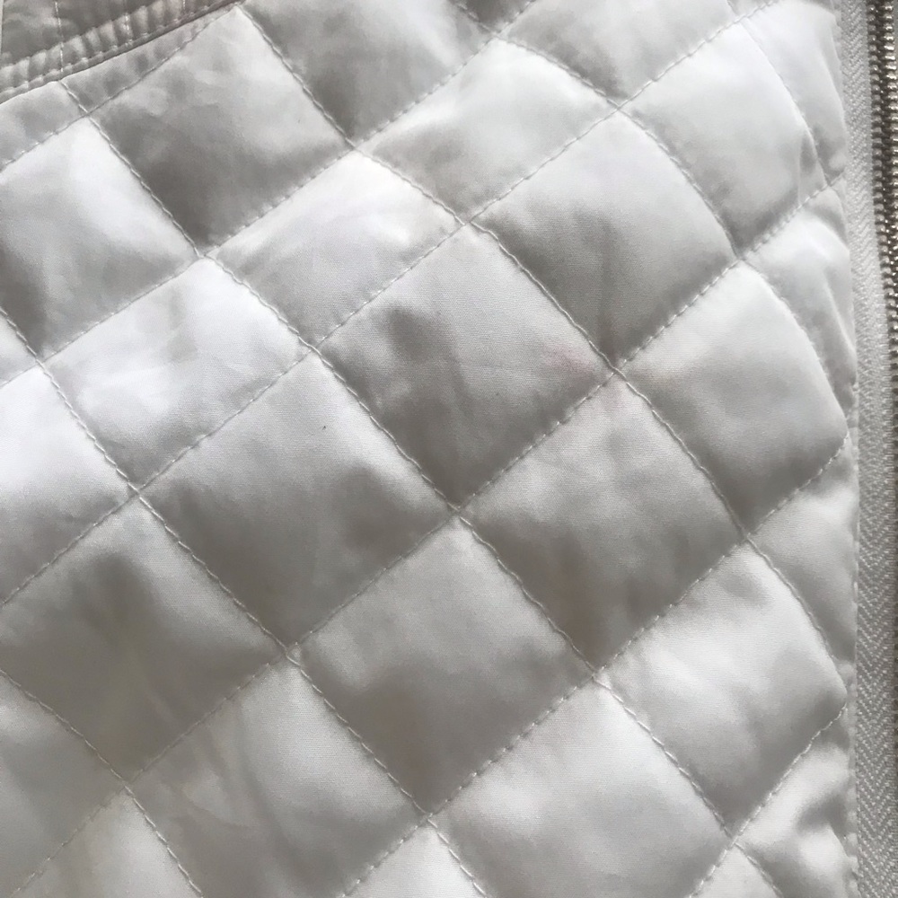 White quilted jacket 🧥 - Picture 2 of 6